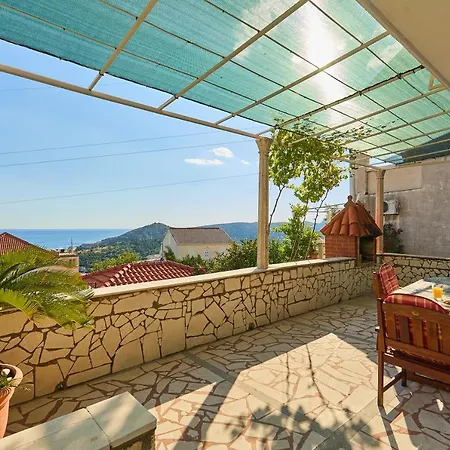 Holiday home Lily's Mlini
